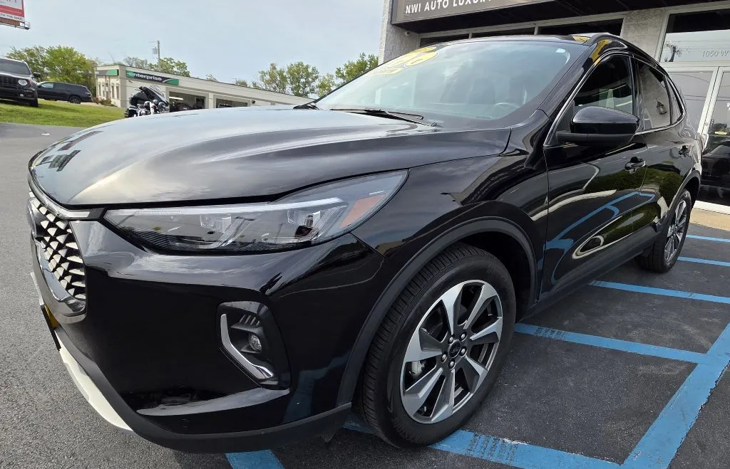Black 2023 FORD ESCAPE PLATINUM for sale in Merrillville, IN