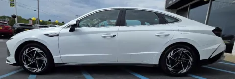White 2024 HYUNDAI SONATA SEL for sale in Merrillville, IN
