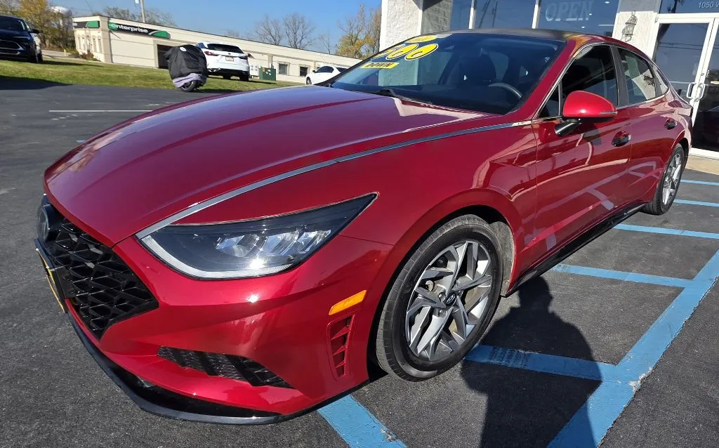 Red 2021 HYUNDAI SONATA SEL for sale in Merrillville, IN