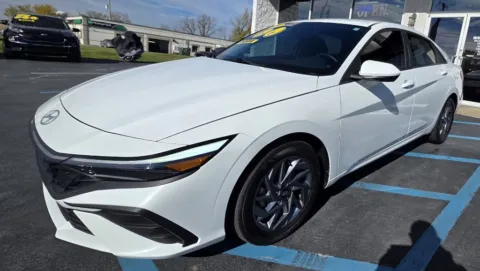 More photos of 2024 HYUNDAI ELANTRA HYBRID BLUE at NWI Auto Luxury Merrillville, IN