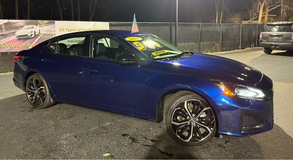 Blue 2024 NISSAN ALTIMA SR for sale in Schererville, IN
