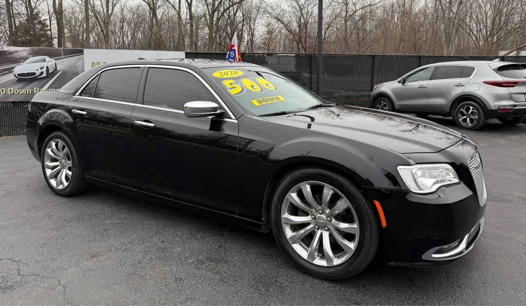 2020 Chrysler 300 Limited's photo