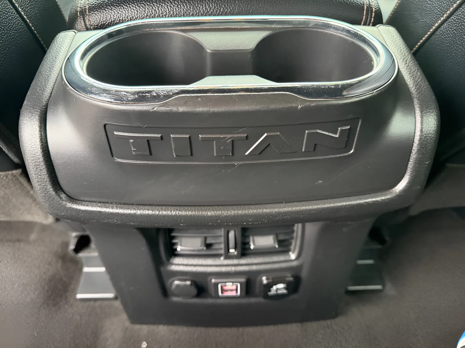 2019 Nissan Titan SL - Photo 11