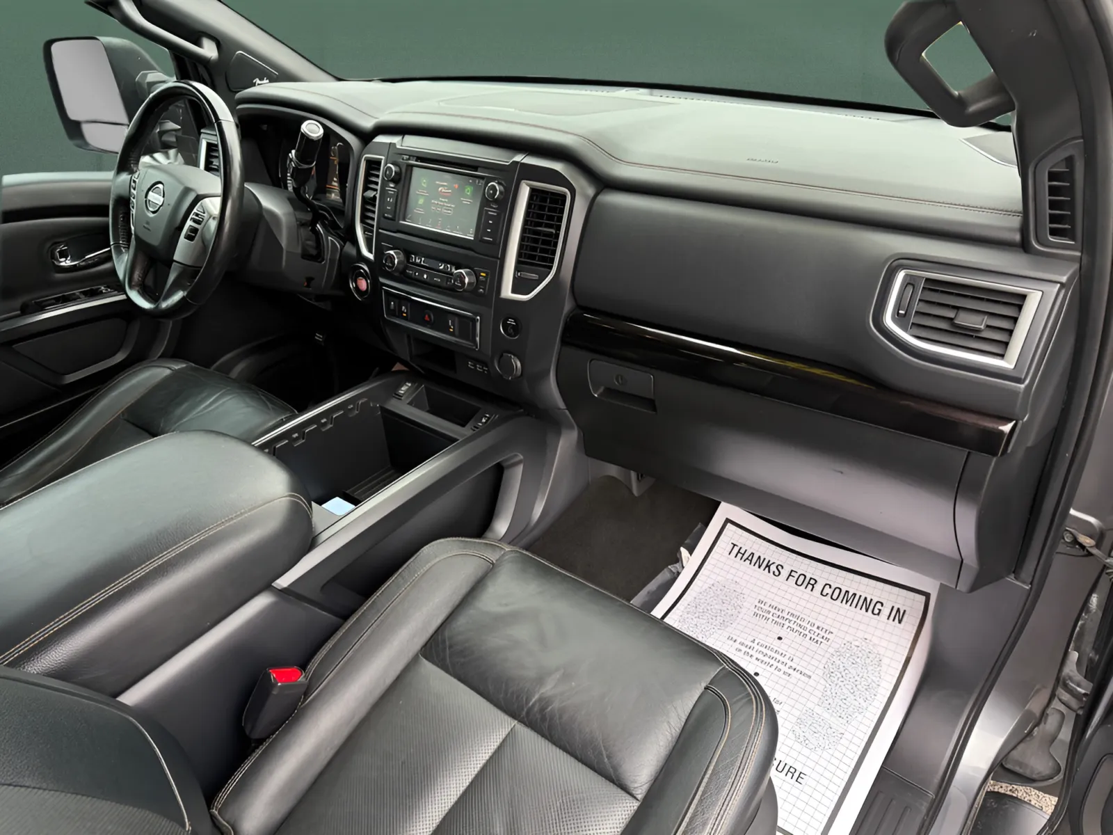 2019 Nissan Titan SL - Photo 8