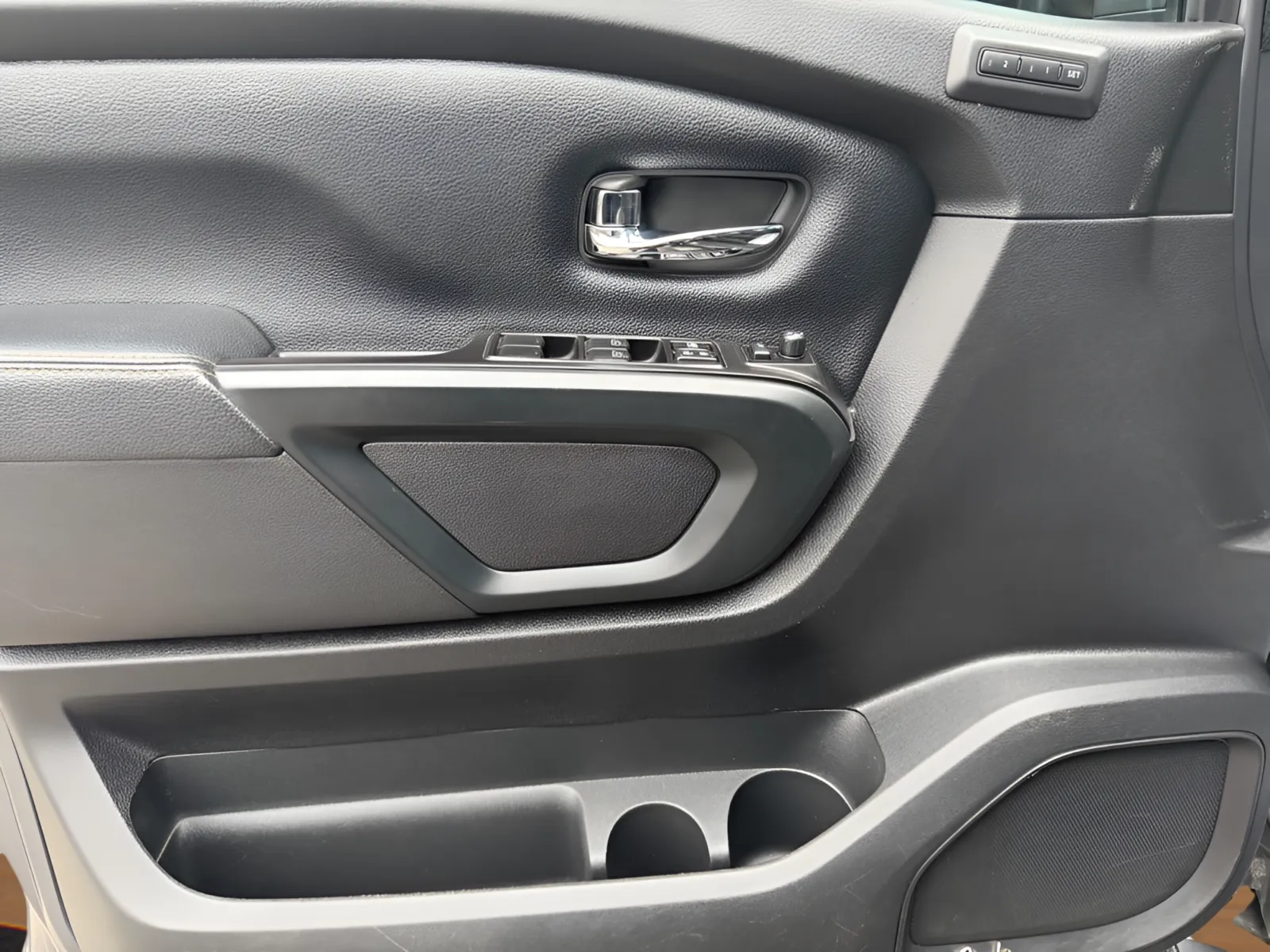 2019 Nissan Titan SL - Photo 29