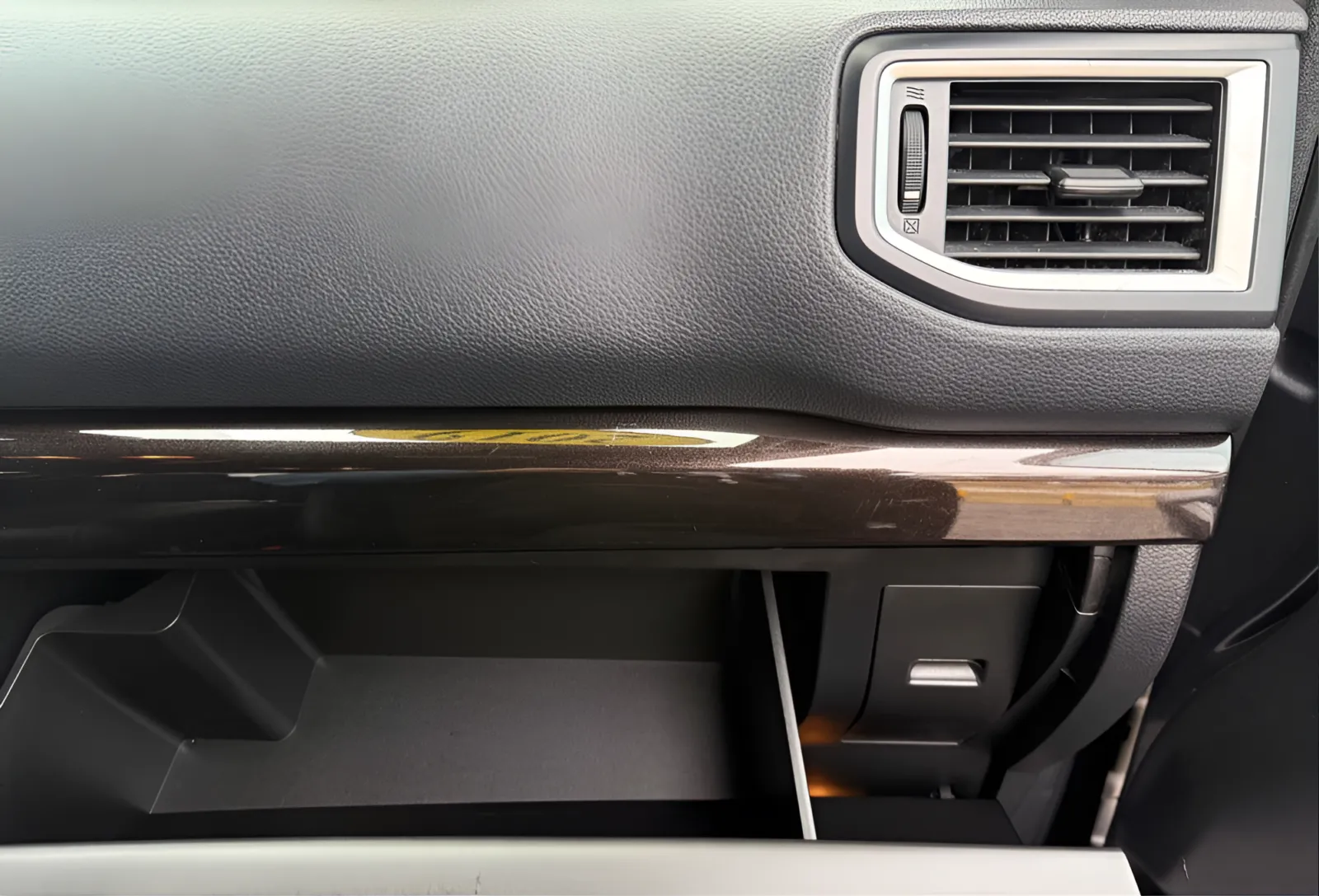 2019 Nissan Titan SL - Photo 9