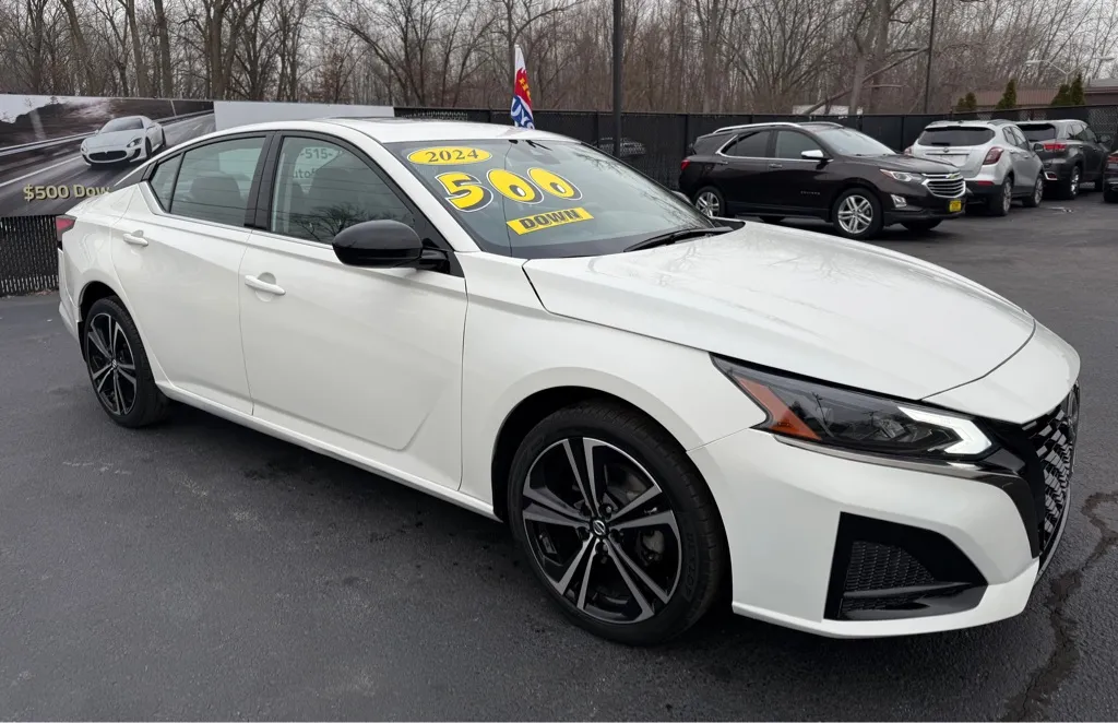 White 2024 NISSAN ALTIMA 2.5 SR for sale in Schererville, IN