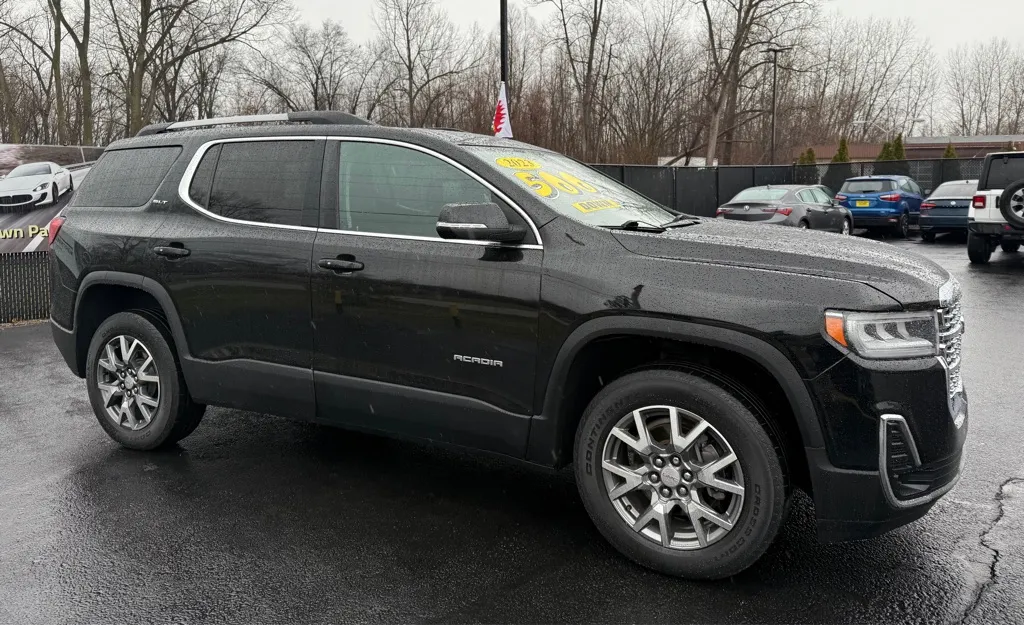 Black 2023 GMC ACADIA SLT for sale in Schererville, IN