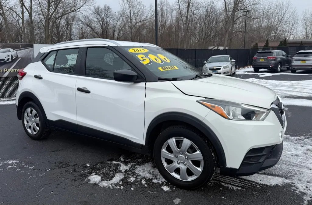 White 2019 NISSAN KICKS for sale in Schererville, IN