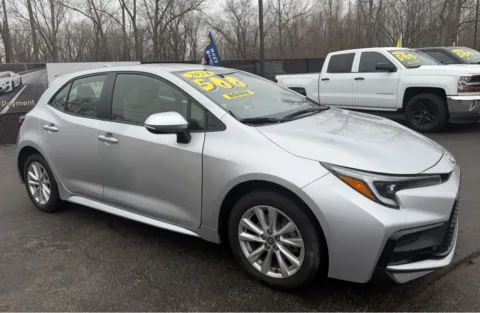 Silver 2024 TOYOTA COROLLA HATCHBA SE for sale in Schererville, IN