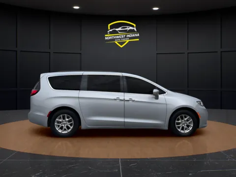 More photos of 2022 CHRYSLER PACIFICA TOURING L at NWI Auto Finance Schererville, IN