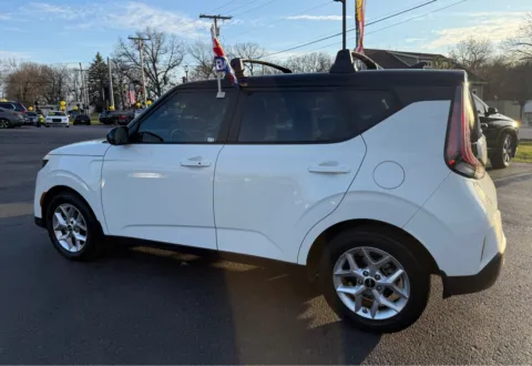More photos of 2023 KIA SOUL S at NWI Auto Finance Schererville, IN