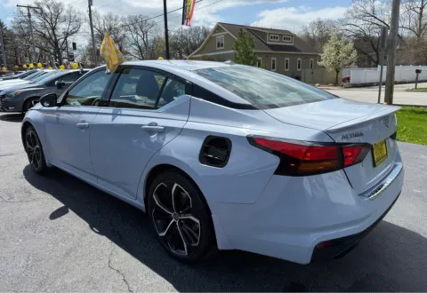 More photos of 2023 NISSAN ALTIMA 2.5 SR at NWI Auto Finance Schererville, IN