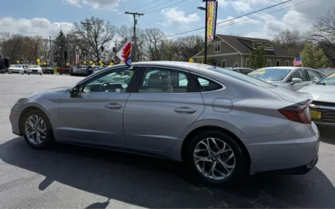 More photos of 2023 HYUNDAI SONATA SEL at NWI Auto Finance Schererville, IN