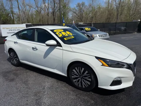 White 2023 NISSAN ALTIMA 2.5 SV for sale in Schererville, IN