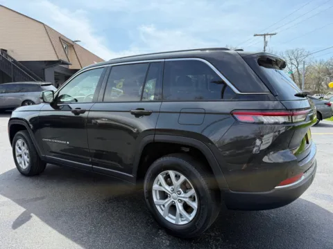 More photos of 2023 JEEP GRAND CHEROKEE LIMITED at NWI Auto Finance Schererville, IN