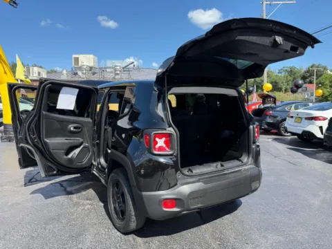 More photos of 2022 JEEP RENEGADE SPORT at NWI Auto Finance Schererville, IN