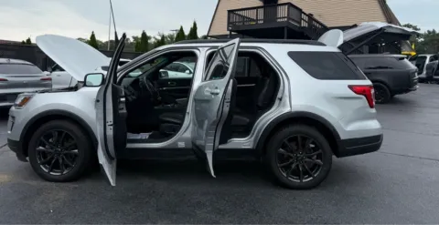 Another view of 2019 FORD EXPLORER XLT for sale in Schererville, IN at NWI Auto Finance Schererville