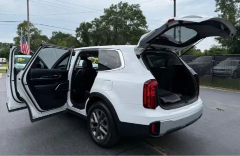 More photos of 2023 KIA TELLURIDE LX at NWI Auto Finance Schererville, IN