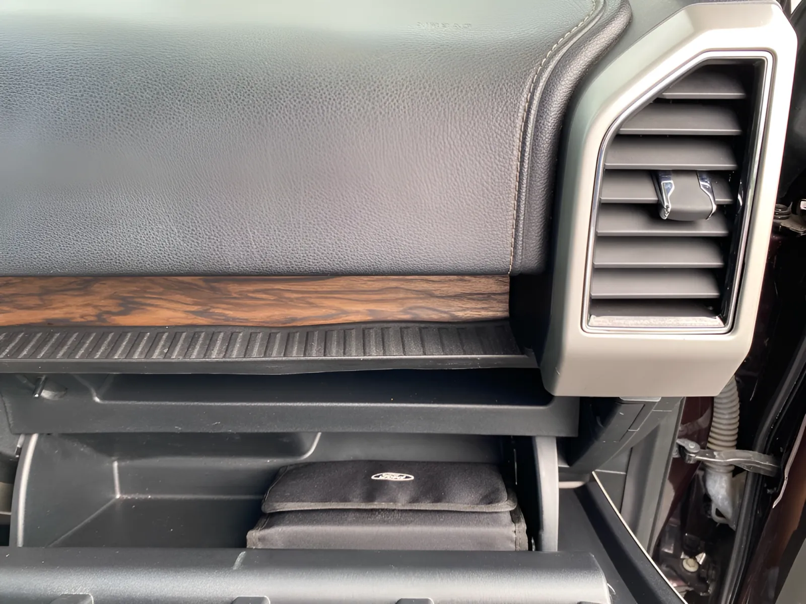 2019 Ford F-150 Lariat - Photo 9