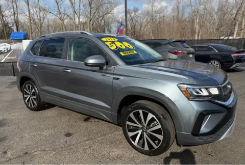 Gray 2024 VOLKSWAGEN TAOS SE for sale in Schererville, IN