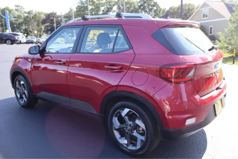More photos of 2021 HYUNDAI VENUE SEL at NWI Auto Finance Schererville, IN