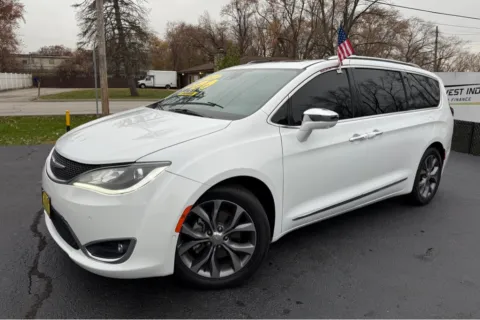 Another view of 2020 CHRYSLER PACIFICA LIMITED for sale in Schererville, IN at NWI Auto Finance Schererville