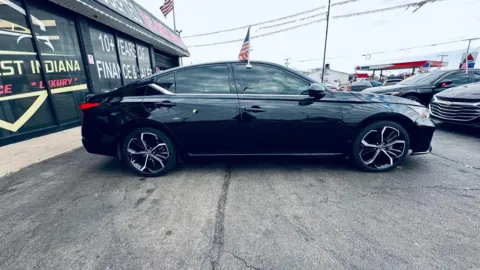 More photos of 2024 NISSAN ALTIMA SR at NWI AUTO FINANCE Valparaiso, IN