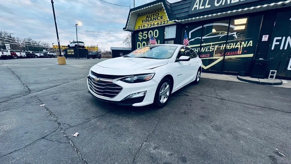 White 2022 CHEVROLET MALIBU LT for sale in Valparaiso, IN