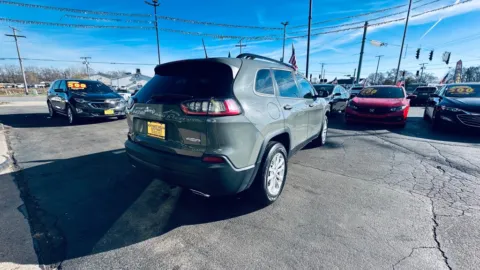 More photos of 2022 JEEP CHEROKEE LATITUDE LUX at NWI AUTO FINANCE Valparaiso, IN