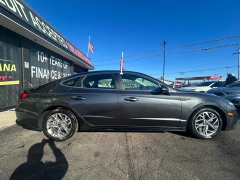 More photos of 2023 HYUNDAI SONATA SEL at NWI AUTO FINANCE Valparaiso, IN