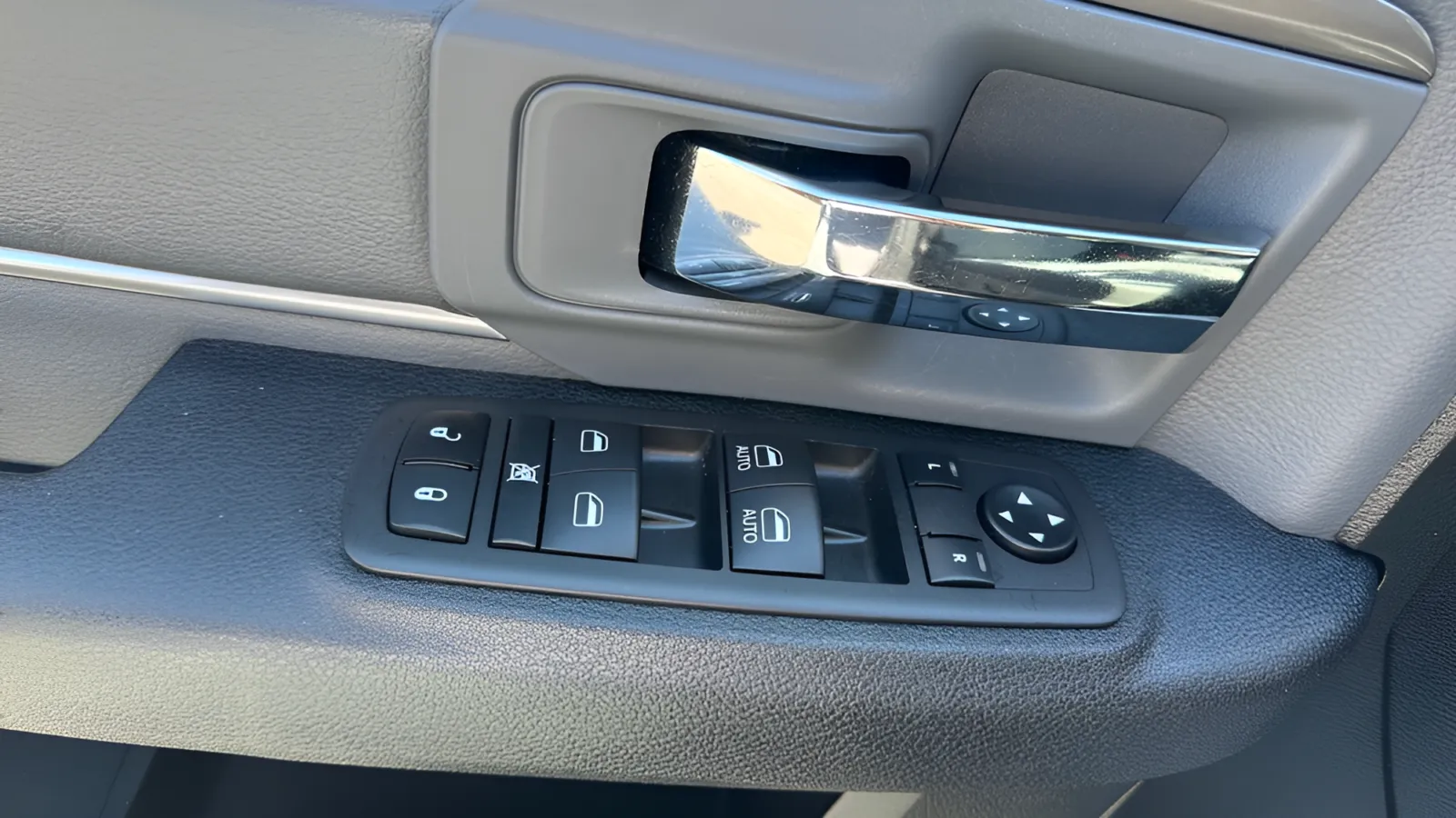 2023 RAM Ram 1500 Classic SLT - Photo 15