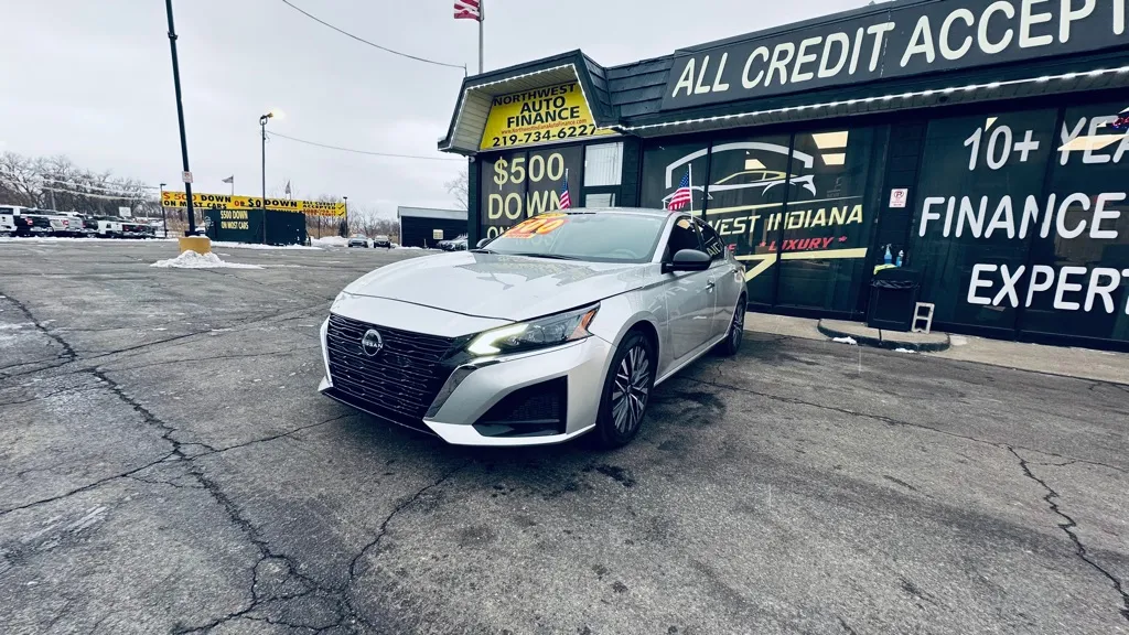 Silver 2024 NISSAN ALTIMA SV for sale in Valparaiso, IN