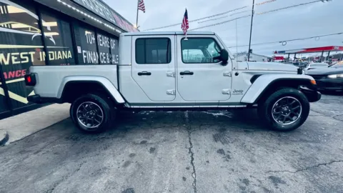 More photos of 2023 JEEP GLADIATOR OVERLAND at NWI AUTO FINANCE Valparaiso, IN