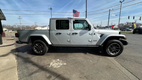 Photos of 2023 JEEP GLADIATOR OVERLAND for sale in Valparaiso, IN at NWI AUTO FINANCE Valparaiso