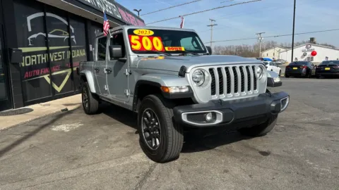 Silver 2023 JEEP GLADIATOR OVERLAND for sale in Valparaiso, IN
