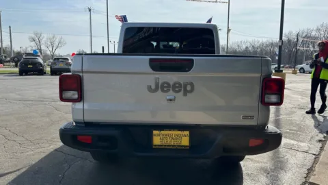 More photos of 2023 JEEP GLADIATOR OVERLAND at NWI AUTO FINANCE Valparaiso, IN