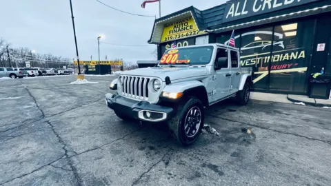 Silver 2023 JEEP GLADIATOR OVERLAND for sale in Valparaiso, IN