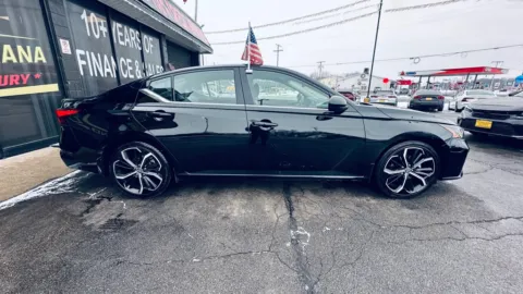 More photos of 2023 NISSAN ALTIMA SR at NWI AUTO FINANCE Valparaiso, IN