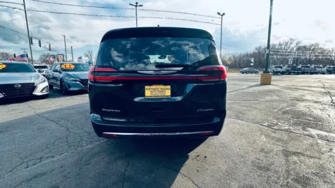 More photos of 2022 CHRYSLER PACIFICA HYBRID TOURING L at NWI AUTO FINANCE Valparaiso, IN