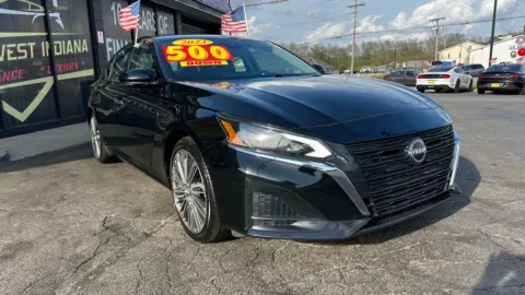 Black 2023 NISSAN ALTIMA SL for sale in Valparaiso, IN