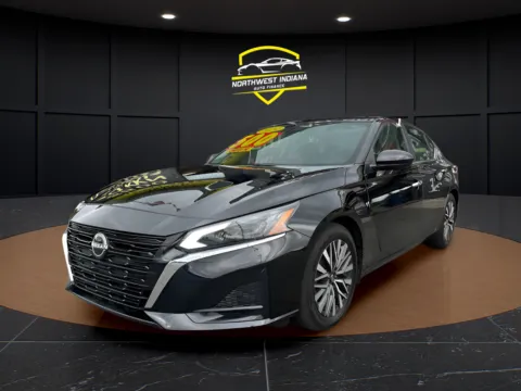 Black 2024 NISSAN ALTIMA SV for sale in Valparaiso, IN