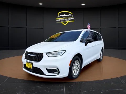 White 2025 CHRYSLER PACIFICA SELECT for sale in Valparaiso, IN