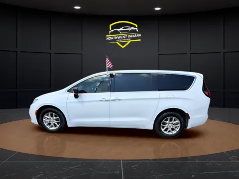 Photos of 2025 CHRYSLER PACIFICA SELECT for sale in Valparaiso, IN at NWI AUTO FINANCE Valparaiso