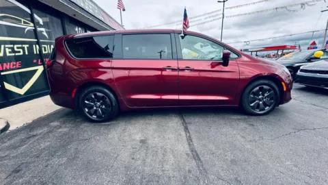 More photos of 2020 CHRYSLER PACIFICA HYBRID TOURING at NWI AUTO FINANCE Valparaiso, IN