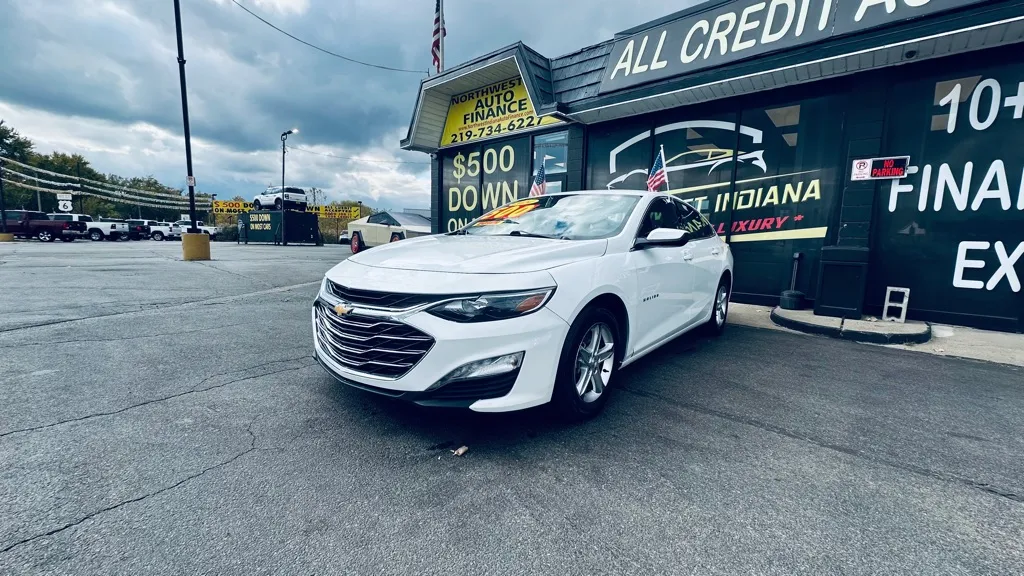 White 2024 CHEVROLET MALIBU LT for sale in Valparaiso, IN
