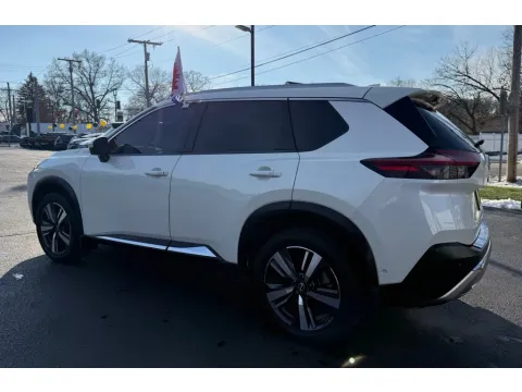 More photos of 2022 NISSAN ROGUE PLATINUM at NWI Auto Finance Schererville, IN