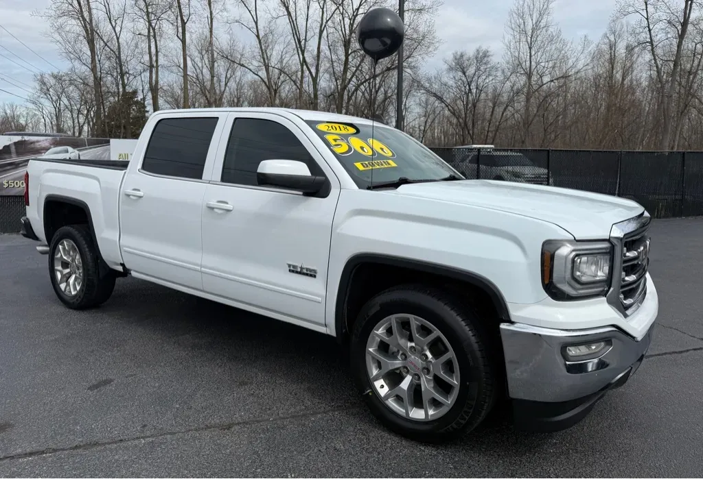 White 2018 GMC SIERRA 1500 SLE for sale in Schererville, IN