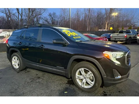 Black 2021 GMC TERRAIN SLE for sale in Schererville, IN