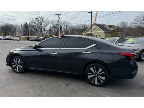 More photos of 2021 NISSAN ALTIMA 2.5 SV at NWI Auto Finance Schererville, IN